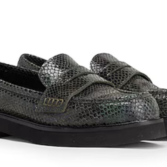 La CANADIENNE Black Textured Loafers - Picture 5 of 6